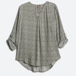 Brian & Em Lenny v-neck top. Olive, size M